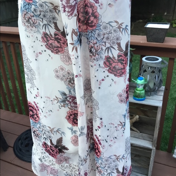 About a Girl Sheer long sleeve floral tunic size small - Picture 4 of 8